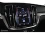 Volvo V60 2.0 T8 Twin Engine AWD R-Design |Head Up | Adaptive Cruise | Keyless | Camera | BLISS | Verwarmbare voorstoelen | Trekhaak | Dealer onderhouden