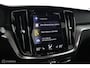 Volvo V60 2.0 T8 Twin Engine AWD R-Design |Head Up | Adaptive Cruise | Keyless | Camera | BLISS | Verwarmbare voorstoelen | Trekhaak | Dealer onderhouden