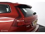 Volvo V60 2.0 T8 Twin Engine AWD R-Design |Head Up | Adaptive Cruise | Keyless | Camera | BLISS | Verwarmbare voorstoelen | Trekhaak | Dealer onderhouden