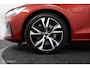 Volvo V60 2.0 T8 Twin Engine AWD R-Design |Head Up | Adaptive Cruise | Keyless | Camera | BLISS | Verwarmbare voorstoelen | Trekhaak | Dealer onderhouden