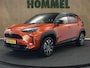 Toyota Yaris Cross 1.5 Hybrid Spicy Edition - DODEHOEK DETECTIE - PARKEERSENSOREN VOOR/ ACHTER - DRAADLOZE TELEFOONLADER - NAVIGATIE - TWON TONE LAK - 4 SEIZOENENBANDEN VREDESTEIN - KEYLESS ENTRY/ START - STOELVERWARMING - STUURVERWARMING - VOORRUITVERWARMING BIJ RUITENWISSERS