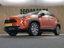 Toyota Yaris Cross 1.5 Hybrid Spicy Edition - DODEHOEK DETECTIE - PARKEERSENSOREN VOOR/ ACHTER - DRAADLOZE TELEFOONLADER - NAVIGATIE - TWON TONE LAK - 4 SEIZOENENBANDEN VREDESTEIN - KEYLESS ENTRY/ START - STOELVERWARMING - STUURVERWARMING - VOORRUITVERWARMING BIJ RUITENWISSERS