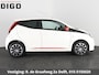 Toyota Aygo 1.0 VVT-i X-Play + Coral Red Pack | Apple Carplay & AndroidAUTO | 1e eigenaar | Dealer Onderhouden | Airco | Privacy Glass |