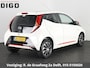 Toyota Aygo 1.0 VVT-i X-Play + Coral Red Pack | Apple Carplay & AndroidAUTO | 1e eigenaar | Dealer Onderhouden | Airco | Privacy Glass |