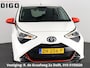 Toyota Aygo 1.0 VVT-i X-Play + Coral Red Pack | Apple Carplay & AndroidAUTO | 1e eigenaar | Dealer Onderhouden | Airco | Privacy Glass |