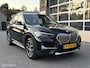 BMW X1 sDrive20i High Executive|Afneembare Trekhaak|HUD|Sportstoelen|Leer|Zwarte Hemel|Sfeerverlichting|Carplay.
