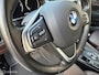 BMW X1 sDrive20i High Executive|Afneembare Trekhaak|HUD|Sportstoelen|Leer|Zwarte Hemel|Sfeerverlichting|Carplay.