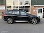 BMW X1 sDrive20i High Executive|Afneembare Trekhaak|HUD|Sportstoelen|Leer|Zwarte Hemel|Sfeerverlichting|Carplay.