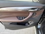 BMW X1 sDrive20i High Executive|Afneembare Trekhaak|HUD|Sportstoelen|Leer|Zwarte Hemel|Sfeerverlichting|Carplay.