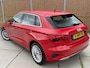 Audi A3 Sportback 30 TFSI Advanced edition Automaat | Stoelverwarming | Parkeersensoren voor en achter | Climate control | Cruise control adaptief | Tangorood Metallic | Achteruitrijcamera