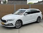 Skoda Octavia Combi 1.0 e-TSI Business Edition Plus Automaat | Panoramadak | Elektrisch verstelbare bestuurdersstoel | Stoel- en stuurverwarming | Uitklapbare trekhaak | LED verlichting | Apple CarPlay/Android Auto | Parkeersensoren voor en achter