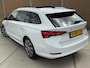 Skoda Octavia Combi 1.0 e-TSI Business Edition Plus Automaat | Panoramadak | Elektrisch verstelbare bestuurdersstoel | Stoel- en stuurverwarming | Uitklapbare trekhaak | LED verlichting | Apple CarPlay/Android Auto | Parkeersensoren voor en achter