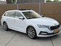 Skoda Octavia Combi 1.0 e-TSI Business Edition Plus Automaat | Panoramadak | Elektrisch verstelbare bestuurdersstoel | Stoel- en stuurverwarming | Uitklapbare trekhaak | LED verlichting | Apple CarPlay/Android Auto | Parkeersensoren voor en achter