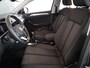 Volkswagen T-Roc 1.0 TSI Life 110 pk | Navigatie via App | Parkeersensoren (Park assist) | Achteruitrijcamera | Adaptieve cruise control | LED koplampen |