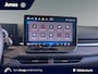 Volkswagen T-Roc Life First Edition 1.5 eTSI 116 PK | Stoelverwarming | Draadloos telefoon laden |