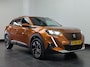 Peugeot e-2008 EV Allure Pack 50 kWh Airco | AppleCarPlay/ Android Auto | Camera | Cruise Control | DAB | LED | LMV 17" | Navi | PDC Achter |