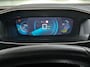 Peugeot e-2008 EV Allure Pack 50 kWh Airco | AppleCarPlay/ Android Auto | Camera | Cruise Control | DAB | LED | LMV 17" | Navi | PDC Achter |