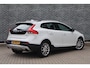 Volvo V40 Cross Country 2.0 T4 AWD Summum | Trekhaak | Navigatie | High Performance Audio | All-Season banden | Achteruitrijcamera | Parkeersensoren | Panoramadak | LED Koplampen | Lederen Bekleding | Stoelverwarming