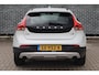 Volvo V40 Cross Country 2.0 T4 AWD Summum | Trekhaak | Navigatie | High Performance Audio | All-Season banden | Achteruitrijcamera | Parkeersensoren | Panoramadak | LED Koplampen | Lederen Bekleding | Stoelverwarming