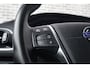 Volvo V40 Cross Country 2.0 T4 AWD Summum | Trekhaak | Navigatie | High Performance Audio | All-Season banden | Achteruitrijcamera | Parkeersensoren | Panoramadak | LED Koplampen | Lederen Bekleding | Stoelverwarming