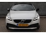 Volvo V40 Cross Country 2.0 T4 AWD Summum | Trekhaak | Navigatie | High Performance Audio | All-Season banden | Achteruitrijcamera | Parkeersensoren | Panoramadak | LED Koplampen | Lederen Bekleding | Stoelverwarming