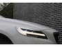 Volvo V40 Cross Country 2.0 T4 AWD Summum | Trekhaak | Navigatie | High Performance Audio | All-Season banden | Achteruitrijcamera | Parkeersensoren | Panoramadak | LED Koplampen | Lederen Bekleding | Stoelverwarming