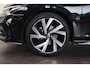Volkswagen Golf 1.5 eTSI R-Line DSG | Carplay | Camera | Sfeerverlichting | Winter Pakket