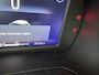 Fiat 600 1.2 Hybrid La Prima Achteruitrijcamera - Apple carplay - Airco - parkeersensoren - Navigatie - Dodehoek detector - Draadloze telefoonoplader - Stoelverwarming - Voorstoelen met massagefunctie - Bluetooth - Cruise control - Keyless start and entry - Led verlichting - Licht metalen velgen 18 inch - Stuur multifunctioneel - Verkeersbord detectie