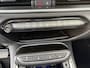 Fiat 600 1.2 Hybrid La Prima Achteruitrijcamera - Apple carplay - Airco - parkeersensoren - Navigatie - Dodehoek detector - Draadloze telefoonoplader - Stoelverwarming - Voorstoelen met massagefunctie - Bluetooth - Cruise control - Keyless start and entry - Led verlichting - Licht metalen velgen 18 inch - Stuur multifunctioneel - Verkeersbord detectie