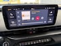 Fiat 600 1.2 Hybrid La Prima Achteruitrijcamera - Apple carplay - Airco - parkeersensoren - Navigatie - Dodehoek detector - Draadloze telefoonoplader - Stoelverwarming - Voorstoelen met massagefunctie - Bluetooth - Cruise control - Keyless start and entry - Led verlichting - Licht metalen velgen 18 inch - Stuur multifunctioneel - Verkeersbord detectie