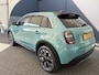 Fiat 600 1.2 Hybrid La Prima Achteruitrijcamera - Apple carplay - Airco - parkeersensoren - Navigatie - Dodehoek detector - Draadloze telefoonoplader - Stoelverwarming - Voorstoelen met massagefunctie - Bluetooth - Cruise control - Keyless start and entry - Led verlichting - Licht metalen velgen 18 inch - Stuur multifunctioneel - Verkeersbord detectie