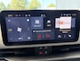Fiat 600 1.2 Hybrid La Prima Achteruitrijcamera - Apple carplay - Airco - parkeersensoren - Navigatie - Dodehoek detector - Draadloze telefoonoplader - Stoelverwarming - Voorstoelen met massagefunctie - Bluetooth - Cruise control - Keyless start and entry - Led verlichting - Licht metalen velgen 18 inch - Stuur multifunctioneel - Verkeersbord detectie
