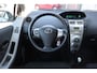 Toyota Yaris 1.0 VVTi + 5Deurs, NL, Stuurbekrachtiging, AIRCO, CV, Boekjes, KEURIGE auto