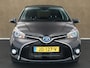 Toyota Yaris 1.5 Full Hybrid Dynamic - KEYLESS ENTRY - ACHTERUITRIJCAMERA - CRUISE CONTROL - BLUETOOTH TELEFOONVERBINDING - LICHTMETALEN VELGEN - CLIMATE CONTROL