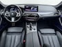 BMW 5-Serie 520d xDrive M Sport -HeadUp -LED Adaptief -Pano Dak -Live Cockpit Prof -Sportrem -Elektr Stoelen Memory -Verwarmd Stuur -WiFi