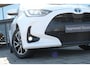 Toyota Yaris 1.5 Hybrid 115PK Dynamic Automaat | Apple Carplay / Android auto | Achteruitrij camera | 4,2” digitaal instrumentenpaneel ‘Binocular’ | Ramen, elektrisch bedienbaar voor en achter | Smart Entry met s