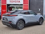 Toyota C-HR / C-HR+ Executive AWD 77 kWh NIEUW & DIRECT LEVERBAAR! PANO-DAK LICHT INTERIEUR AWD 360° CAMERA STOEL/STUURVERW WARMTEPOMP EL-ACHTERKLEP