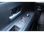 Toyota Aygo X 1.0 VVT-i MT first | Rijklaar | Stoelverw. | Clima | LED | Apple/Android | Privacy glass | LM-velgen | All-seasons