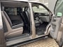 Volkswagen Transporter T6.1 2.0 TDI L2H1 200 pk DC 4 Motion Highline Bulli 2x elektrische schuifdeuren en achterklep 4x4 Leder Two-tone kleur Airco Cruise controle Trekhaak 2500kg Dealer onderhouden Vol!! Dubbele cabine 4WD BPM VRIJ