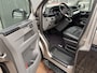 Volkswagen Transporter T6.1 2.0 TDI L2H1 200 pk DC 4 Motion Highline Bulli 2x elektrische schuifdeuren en achterklep 4x4 Leder Two-tone kleur Airco Cruise controle Trekhaak 2500kg Dealer onderhouden Vol!! Dubbele cabine 4WD BPM VRIJ