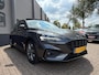 Ford Focus 1.0 ST Line 125PK Automaat,Panodak,Navi,Clima,Cruise,Isofix,Carplay,Stoel+StuurVerwarming,ElektrRamen+Spiegels,Led,HUD