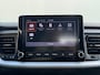 Kia Stonic 1.0 T-GDi MHEV DynamicLine 6-bak 112PK | Trekhaak | Luxe Stof | Glans Exterieur | Achteruitrijcamera + Sensor Achter | Airco | Adaptieve Cruise Control | Start/Stop | ESP | AEB | ASR | ABS | Rijstrook correctie | Bluetooth | LED | 15" LMV