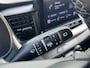 Kia Stonic 1.0 T-GDi MHEV DynamicLine 6-bak 112PK | Trekhaak | Luxe Stof | Glans Exterieur | Achteruitrijcamera + Sensor Achter | Airco | Adaptieve Cruise Control | Start/Stop | ESP | AEB | ASR | ABS | Rijstrook correctie | Bluetooth | LED | 15" LMV