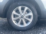Kia Stonic 1.0 T-GDi MHEV DynamicLine 6-bak 112PK | Trekhaak | Luxe Stof | Glans Exterieur | Achteruitrijcamera + Sensor Achter | Airco | Adaptieve Cruise Control | Start/Stop | ESP | AEB | ASR | ABS | Rijstrook correctie | Bluetooth | LED | 15" LMV