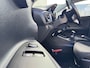 Kia Stonic 1.0 T-GDi MHEV DynamicLine 6-bak 112PK | Trekhaak | Luxe Stof | Glans Exterieur | Achteruitrijcamera + Sensor Achter | Airco | Adaptieve Cruise Control | Start/Stop | ESP | AEB | ASR | ABS | Rijstrook correctie | Bluetooth | LED | 15" LMV
