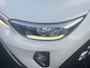 Kia Stonic 1.0 T-GDi MHEV DynamicLine 6-bak 112PK | Trekhaak | Luxe Stof | Glans Exterieur | Achteruitrijcamera + Sensor Achter | Airco | Adaptieve Cruise Control | Start/Stop | ESP | AEB | ASR | ABS | Rijstrook correctie | Bluetooth | LED | 15" LMV
