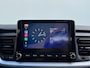 Kia Stonic 1.0 T-GDi MHEV DynamicLine 6-bak 112PK | Trekhaak | Luxe Stof | Glans Exterieur | Achteruitrijcamera + Sensor Achter | Airco | Adaptieve Cruise Control | Start/Stop | ESP | AEB | ASR | ABS | Rijstrook correctie | Bluetooth | LED | 15" LMV