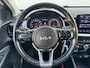Kia Stonic 1.0 T-GDi MHEV DynamicLine 6-bak 112PK | Trekhaak | Luxe Stof | Glans Exterieur | Achteruitrijcamera + Sensor Achter | Airco | Adaptieve Cruise Control | Start/Stop | ESP | AEB | ASR | ABS | Rijstrook correctie | Bluetooth | LED | 15" LMV