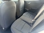 Kia Stonic 1.0 T-GDi MHEV DynamicLine 6-bak 112PK | Trekhaak | Luxe Stof | Glans Exterieur | Achteruitrijcamera + Sensor Achter | Airco | Adaptieve Cruise Control | Start/Stop | ESP | AEB | ASR | ABS | Rijstrook correctie | Bluetooth | LED | 15" LMV