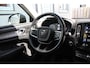 Volvo XC40 1.5 T4 Recharge R-Design Expression | Incl. 12 maanden garantie | Trekhaak | H&K audio | Schuif/kantel dak | Stoelverwarming | Stuurverwarming | Dodehoek detectie | Cruise control | Climate control | 21" velgen | Apple carplay/Android auto | Navigatie | Airco